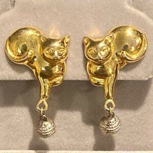 Vintage Avon Kitty Cat Dangle Clip On Earrings Gold Tone Silver 1970’s